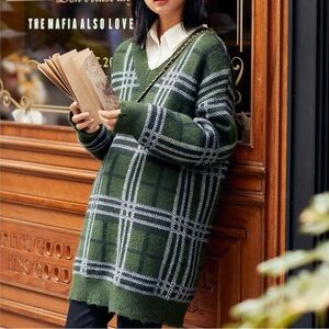 Women’s Green Plaid V-Neck Sweater
